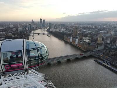 Widok z góry London Eye na Tower of  London